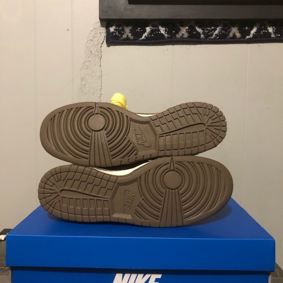 Nike Dunk Low x Undefeated - Picture 10 of 10